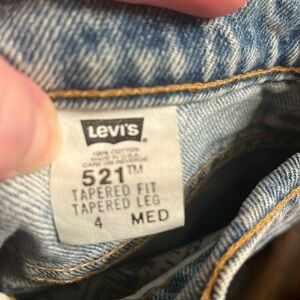 Women’s vintage 521 Levi’s jeans